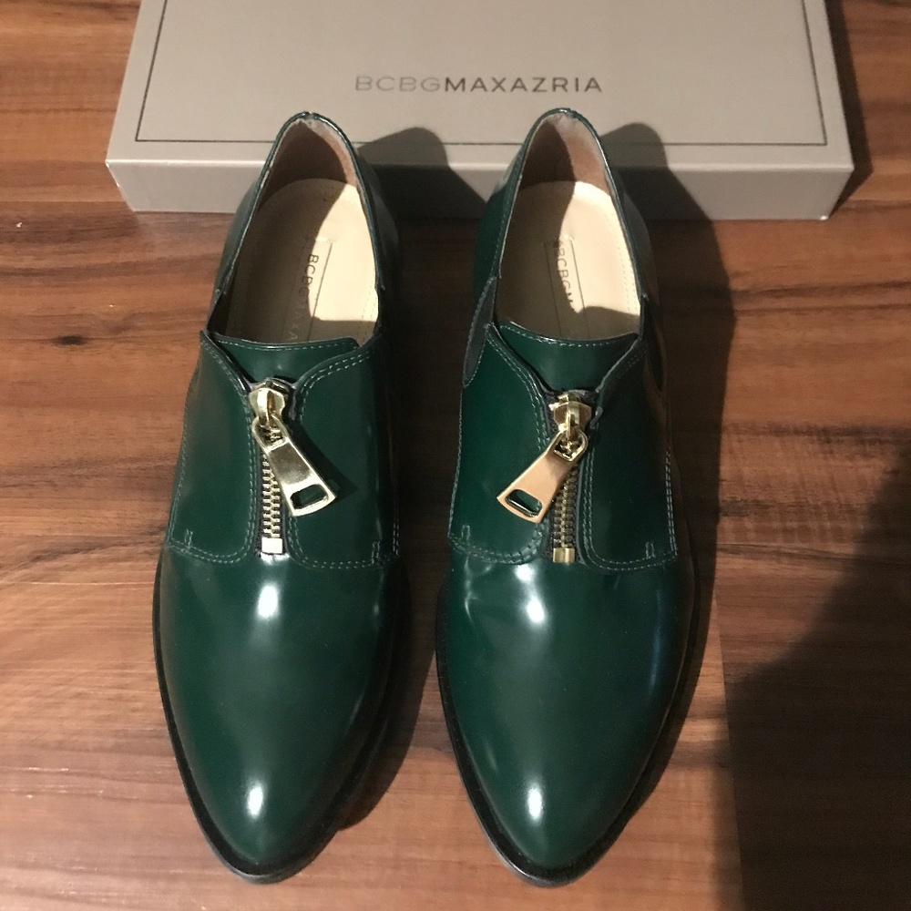 BCBG Women's Oxford, Italian Leather, BRAND NEW
